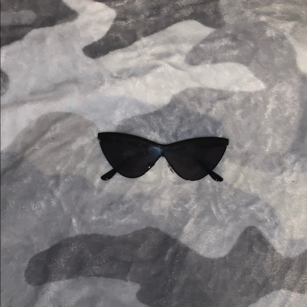 A black pair of sun glasses